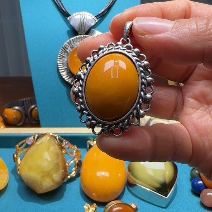 琥珀未镶嵌颈饰波兰设计款琥珀蜜蜡