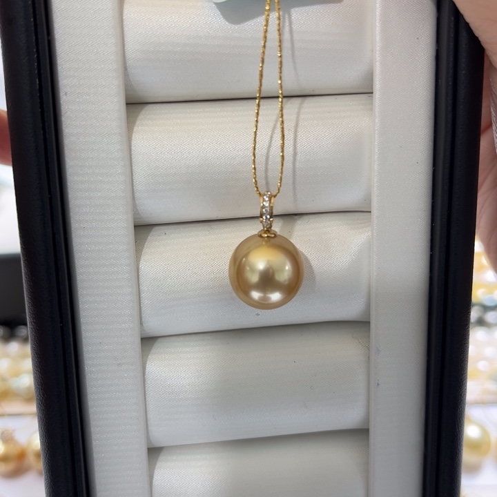 海水珍珠上新金珠灵动奶嘴吊坠12-13mm18K金镶嵌