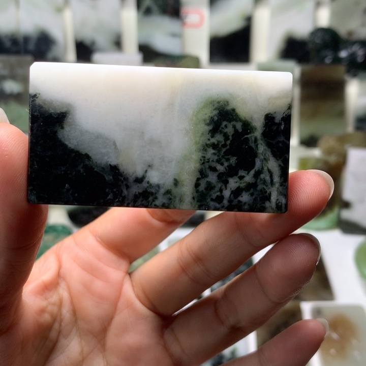 L***n独山玉未镶嵌颈饰