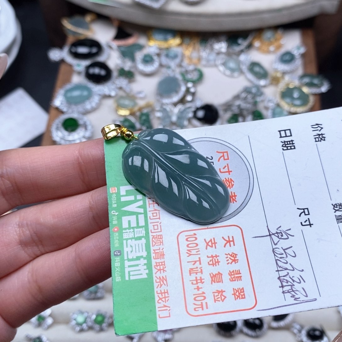 翡翠颈饰未镶嵌翡翠