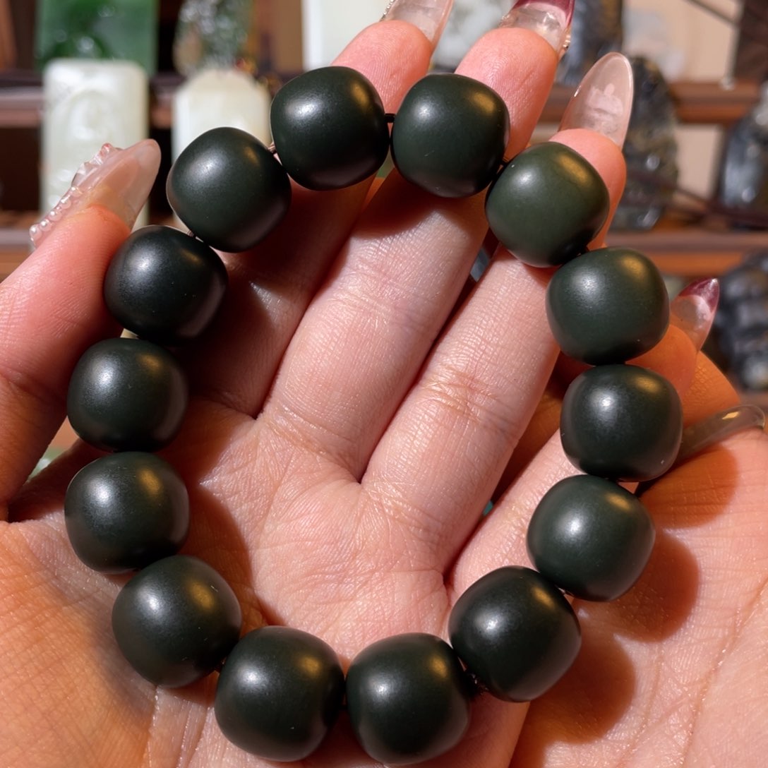 和田玉颈饰未镶嵌孔*子