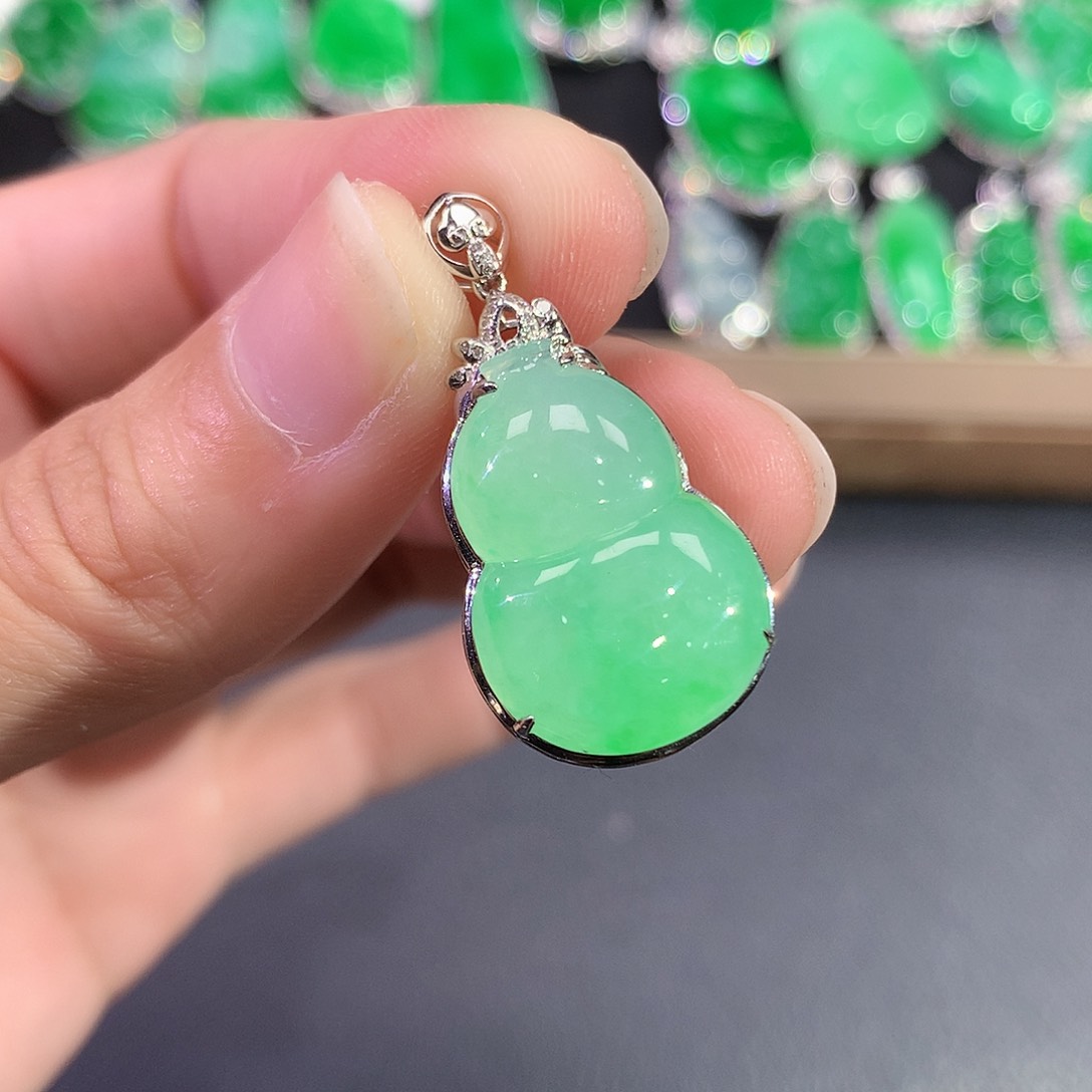 翡翠18K金镶嵌吊坠(赠链)