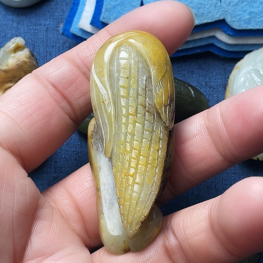 小***刀和田玉未镶嵌颈饰