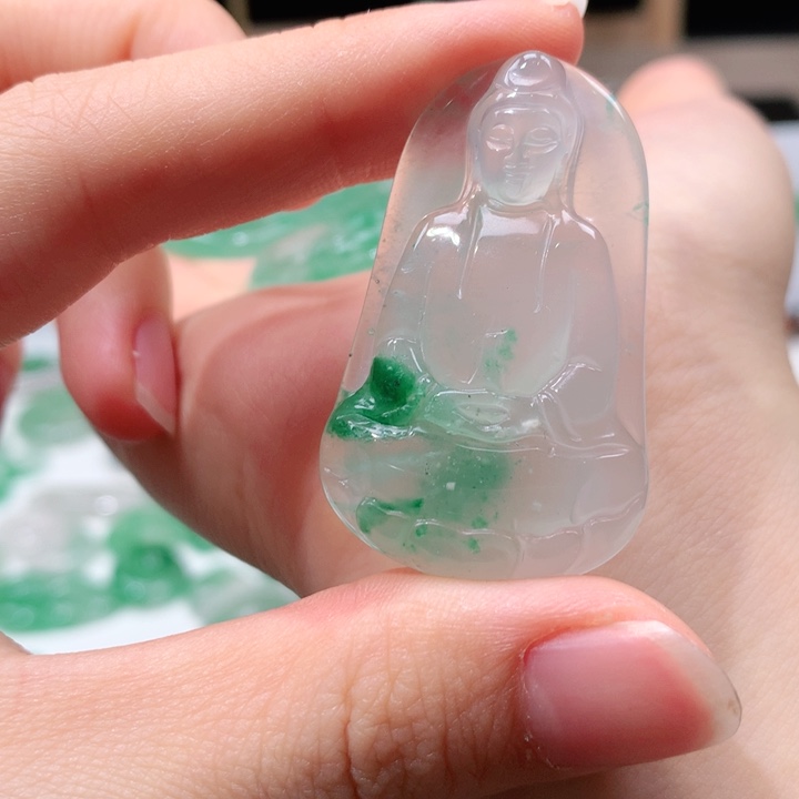 石英质玉未镶嵌颈饰