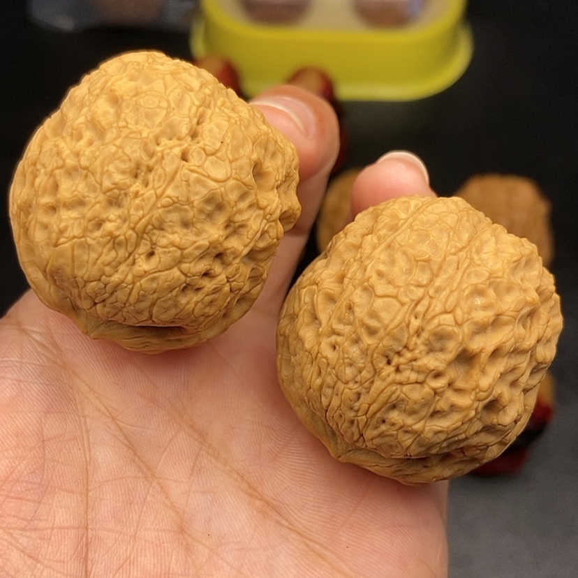 【闪购商品】把件文玩核桃42尺牡丹绣球57克