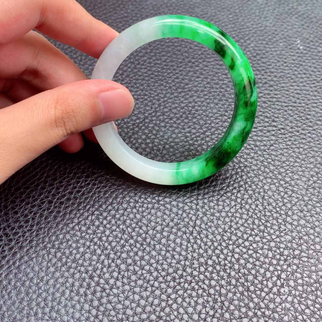 翡翠手镯未镶嵌纯天然