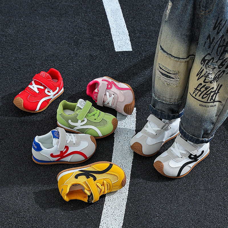 小黄鸭儿童春季新款运动鞋潮牌爆款男女童阿甘鞋德训鞋防滑跑步鞋