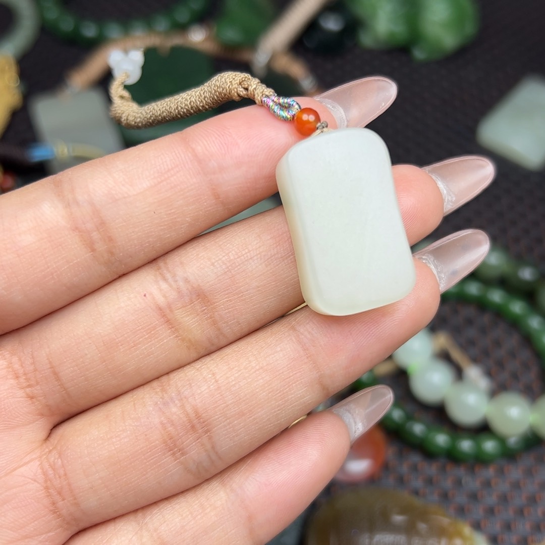 和田玉吊坠未镶嵌