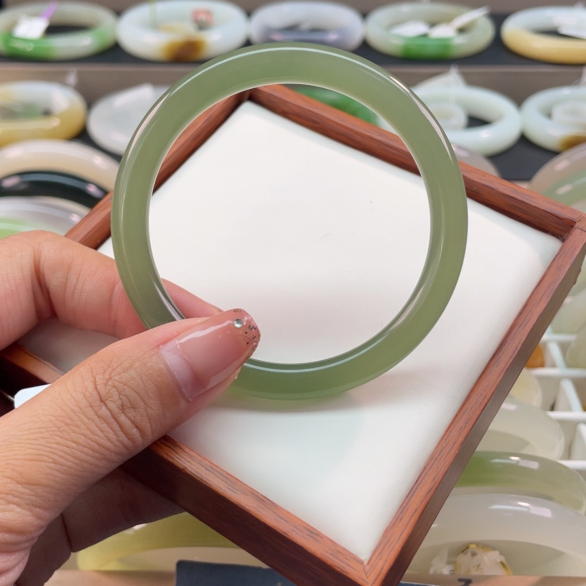 【闪购商品】和田玉手镯未镶嵌55