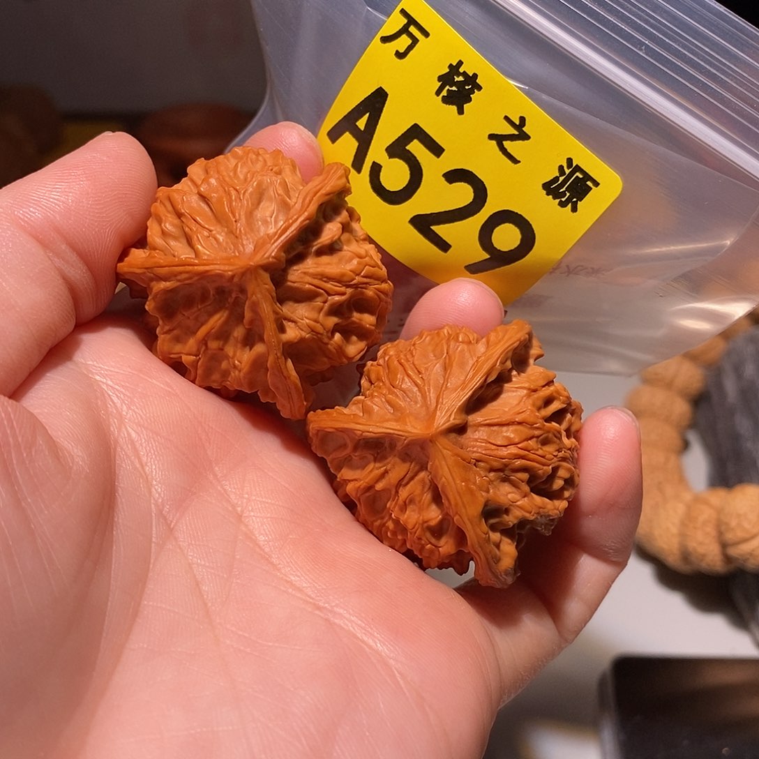 雾***川桃核吊坠37三棱，……
