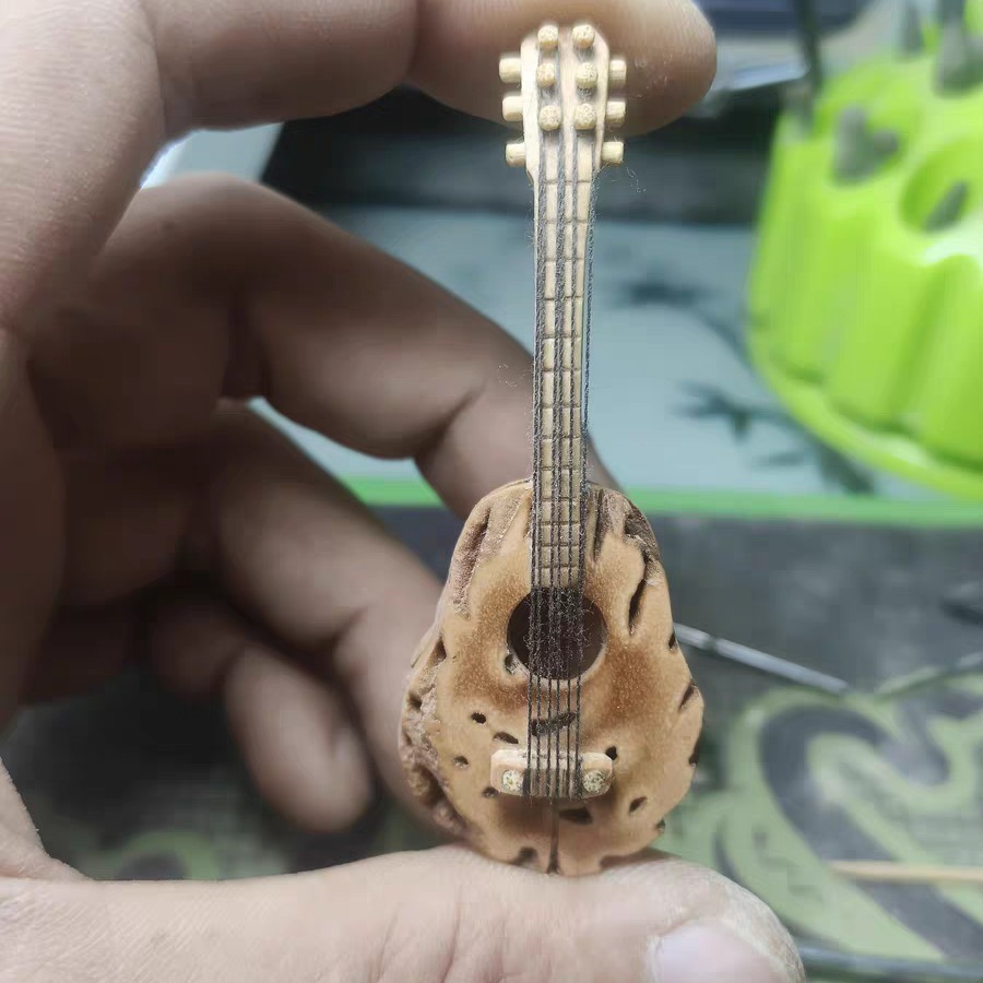 桃核与桃木完美结合吉他一枚尺寸69/26
