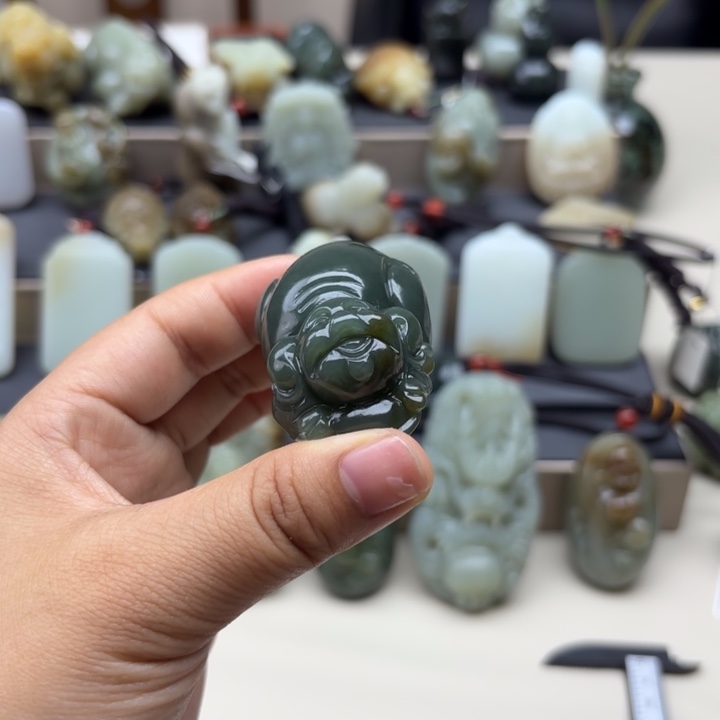 和田玉未镶嵌颈饰