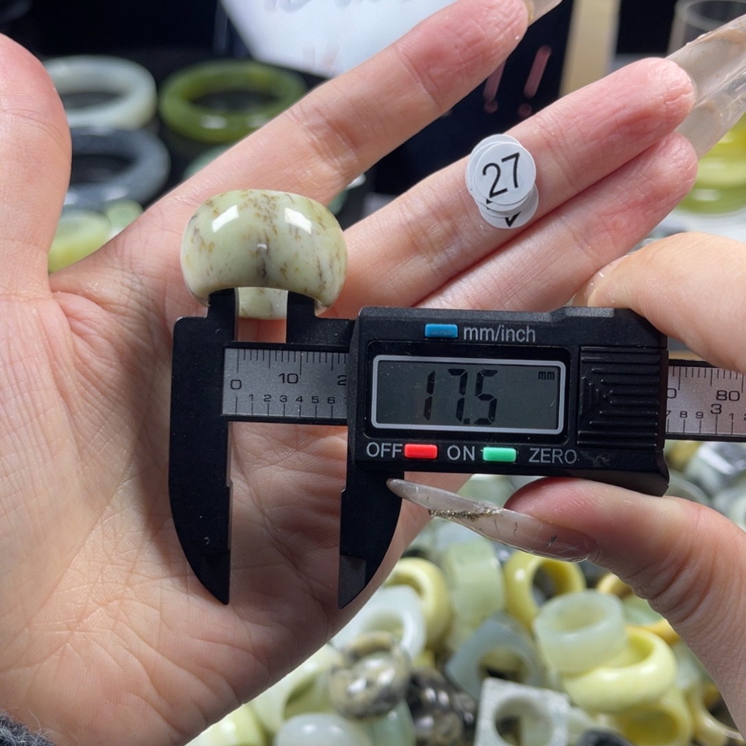 蛇纹石玉未镶嵌戒指