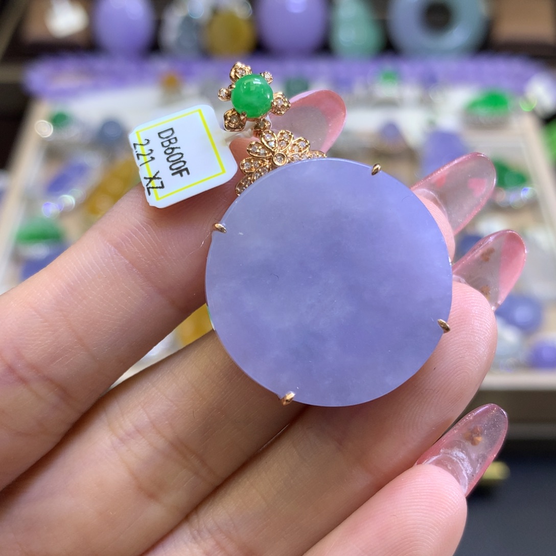 翡翠颈饰18K金镶嵌翡翠