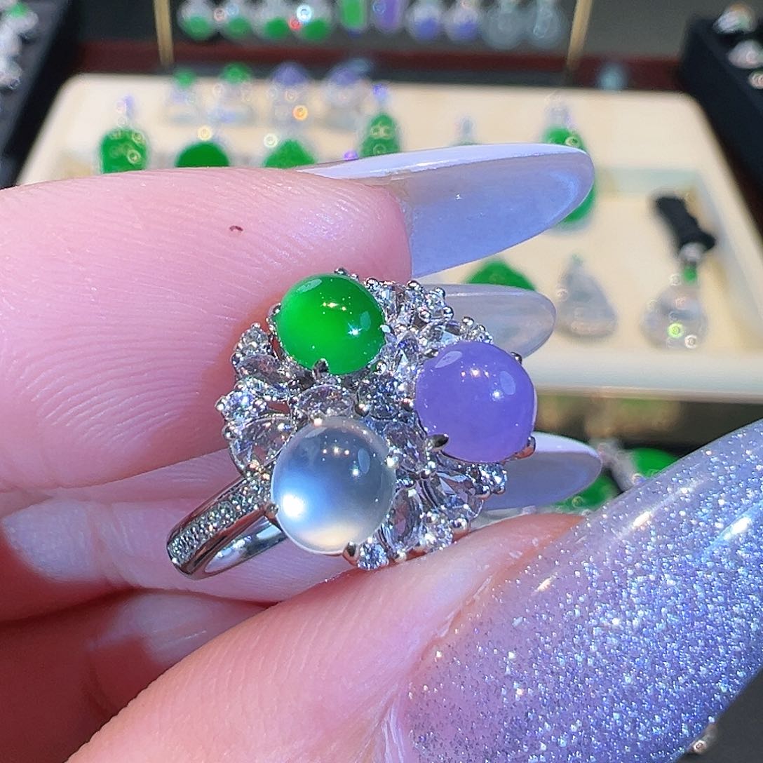 翡翠戒指18K金镶嵌美****雅翡翠