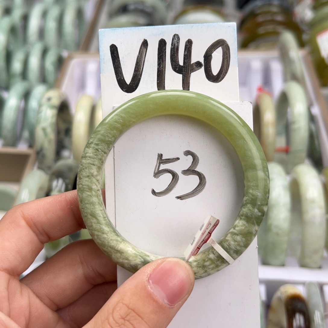 岫玉手镯未镶嵌天然岫玉