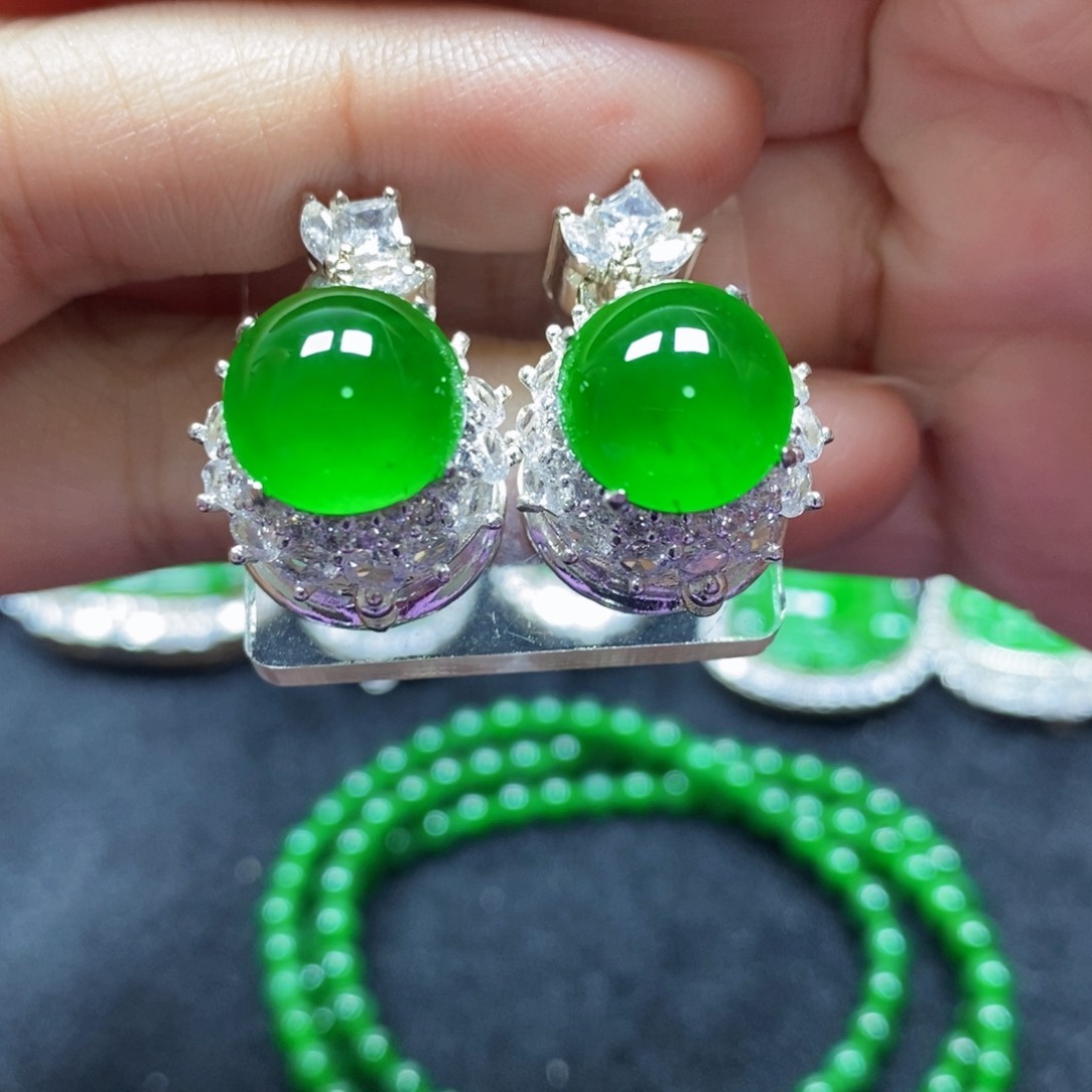 翡翠耳饰未镶嵌天然翡翠