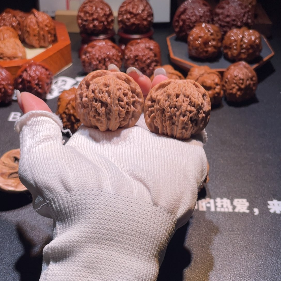 梁***霜吊坠文玩核桃40.39四座楼2041