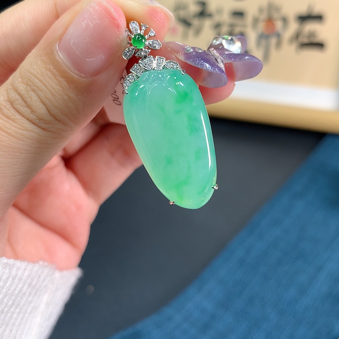 翡翠颈饰18K金镶嵌福瓜
