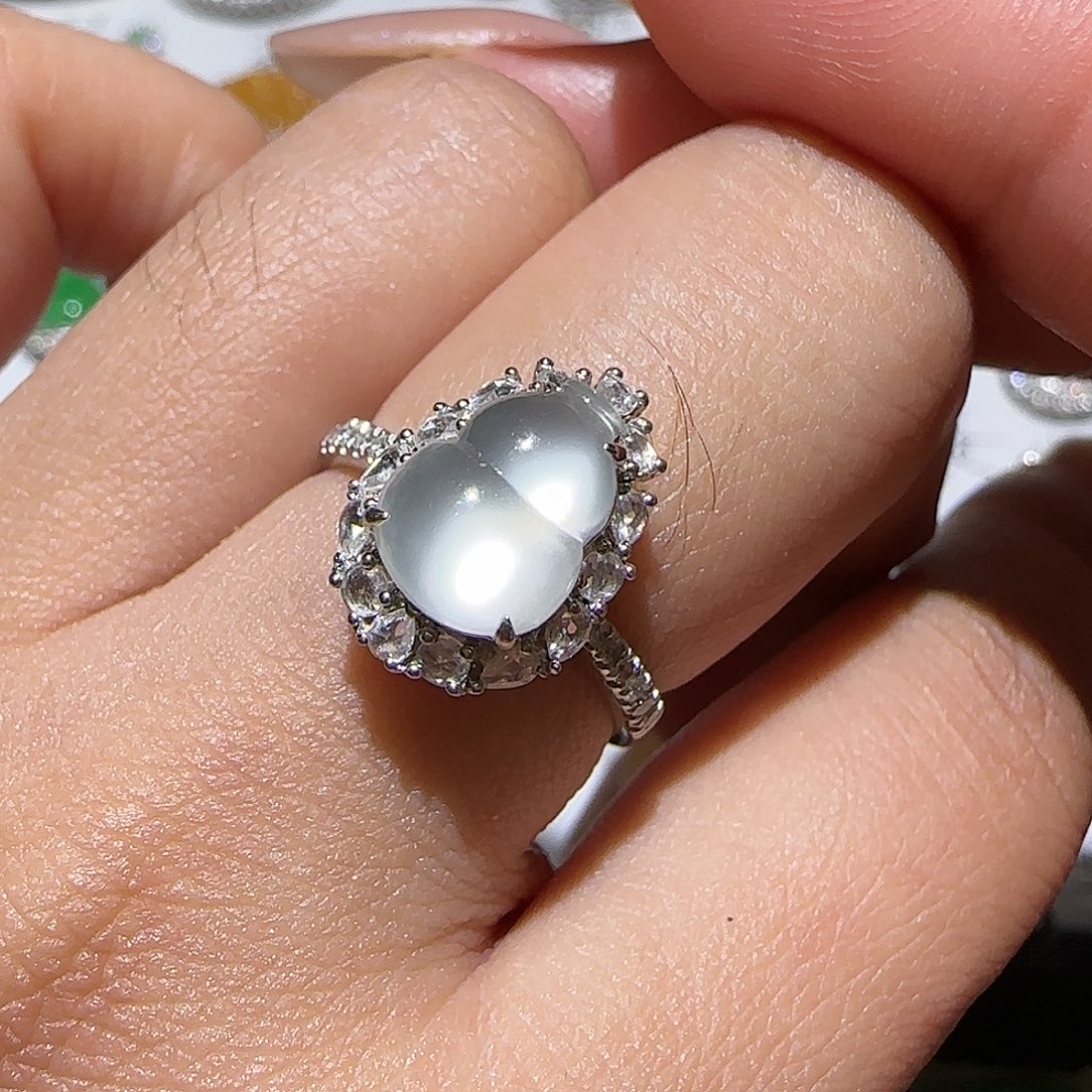 【闪购商品】18K金镶嵌戒指翡翠天然