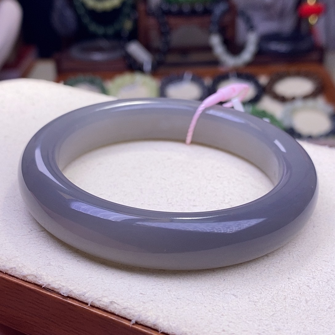 颈饰未镶嵌和田玉58 收藏级烟紫老矿料冰底浓紫手镯