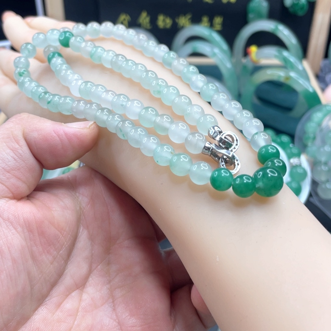 喵***念石英质玉未镶嵌项链