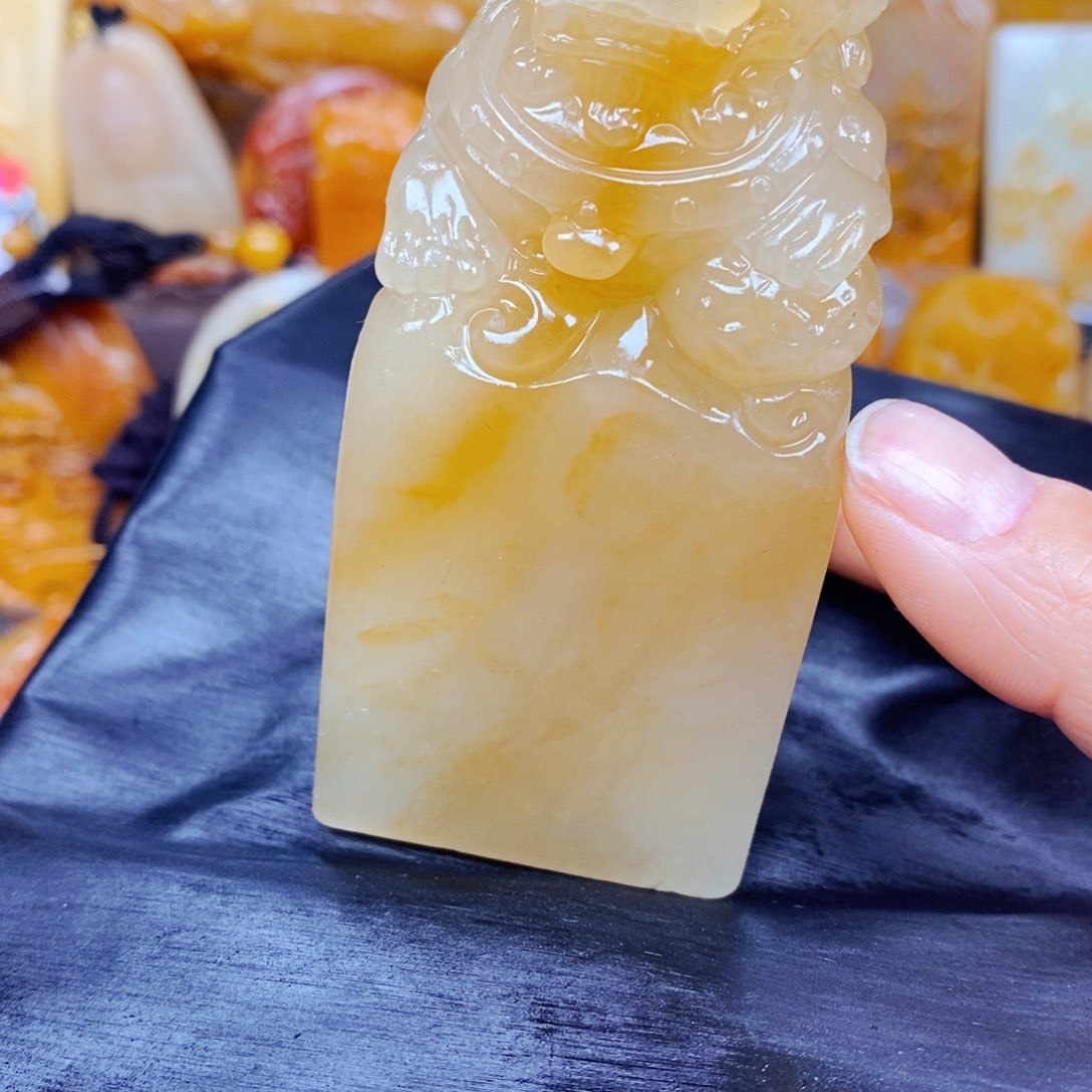 石英质玉（黄龙玉）颈饰未镶嵌