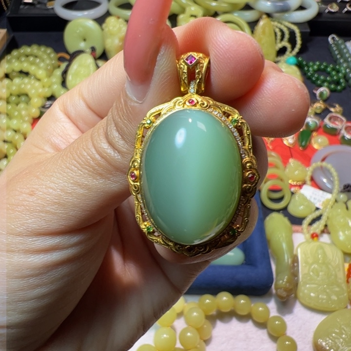 和田玉（碧玉）颈饰18K金镶嵌