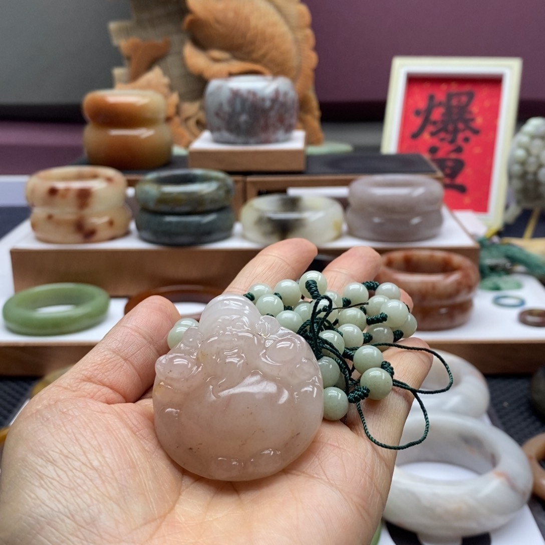 石英质玉未镶嵌手镯楚*