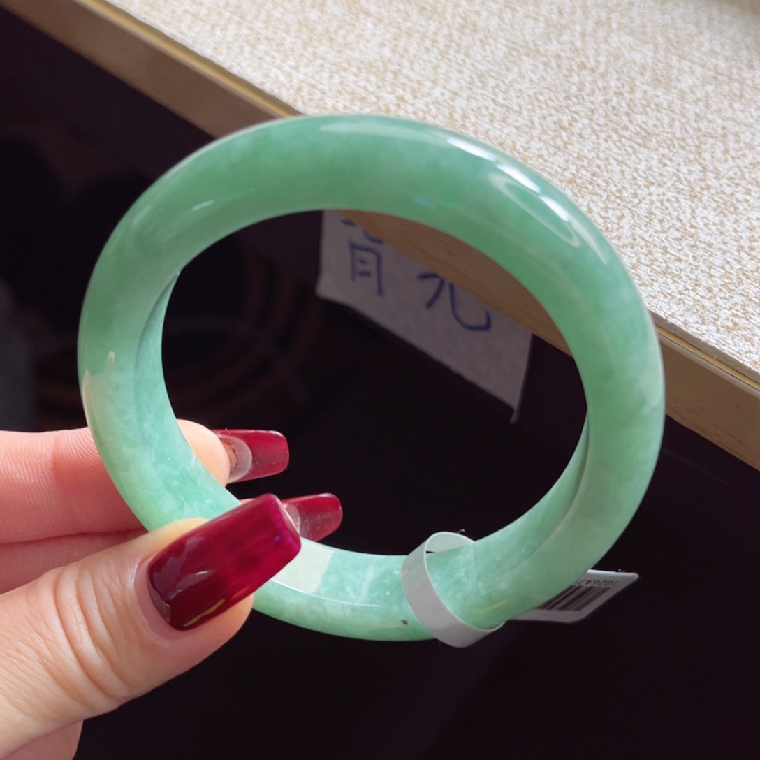 翡翠手镯未镶嵌手镯