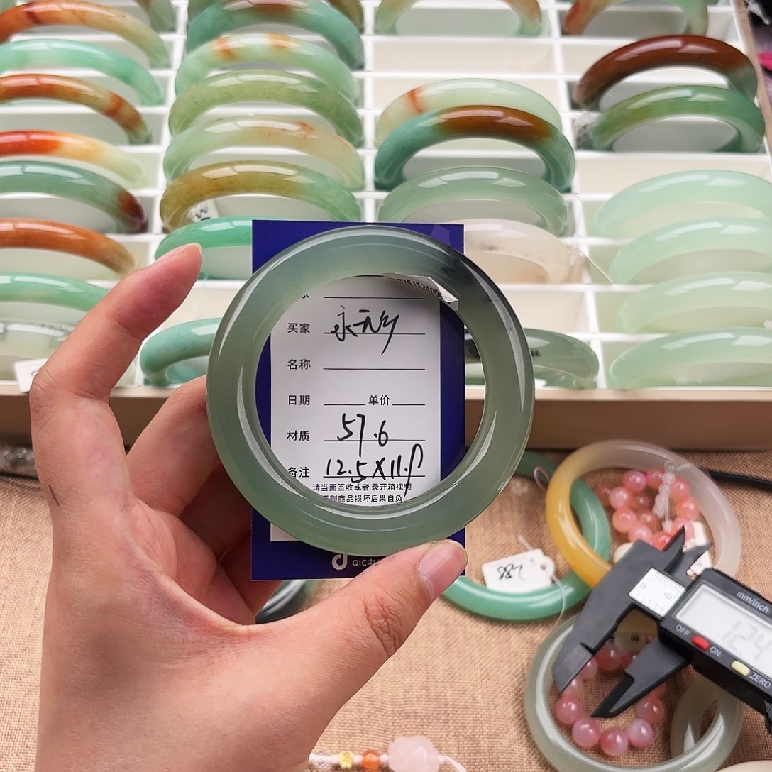 永***号石英质玉未镶嵌手镯