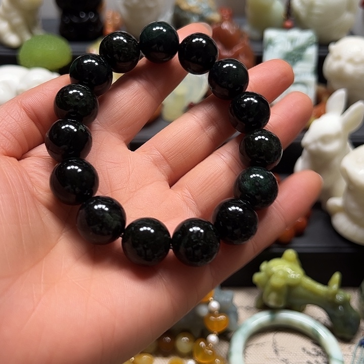 蛇纹石玉吊坠未镶嵌