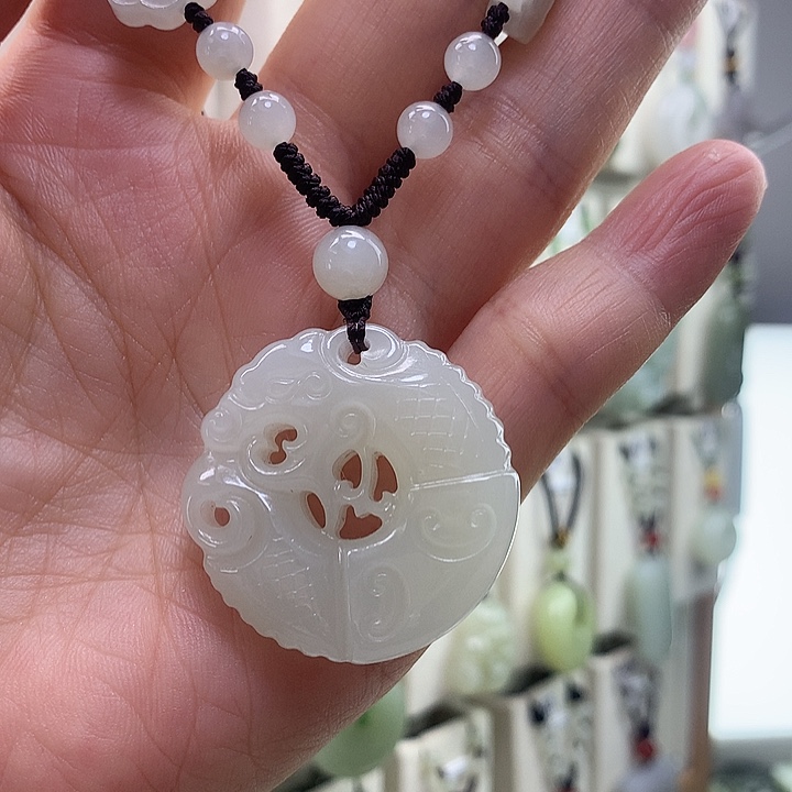 翔***@和田玉未镶嵌颈饰