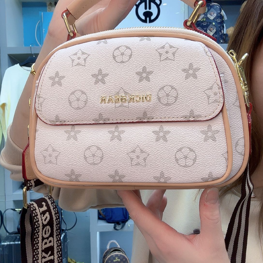 PVC9805梅花白手提多层斜挎包