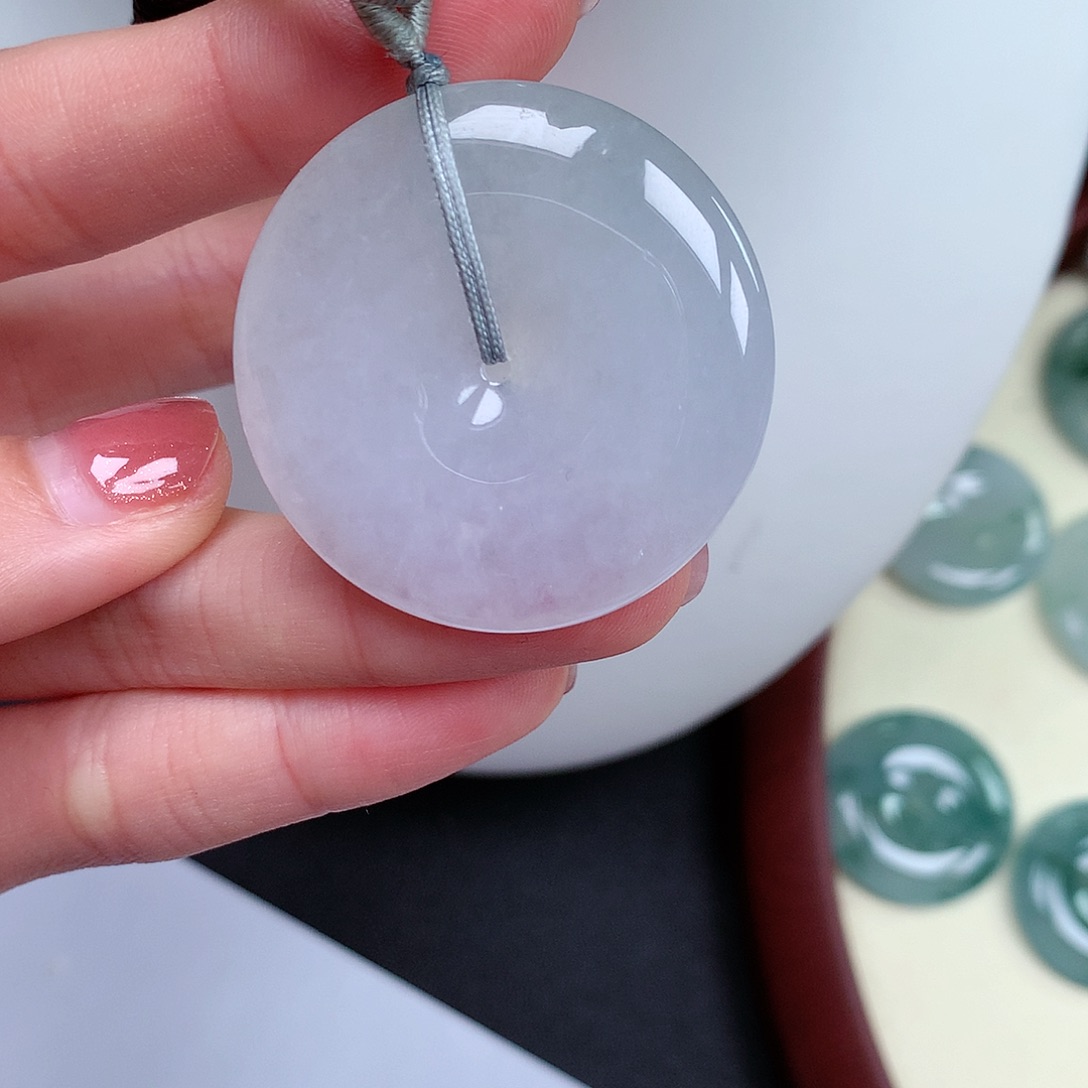 翡翠颈饰未镶嵌平安扣