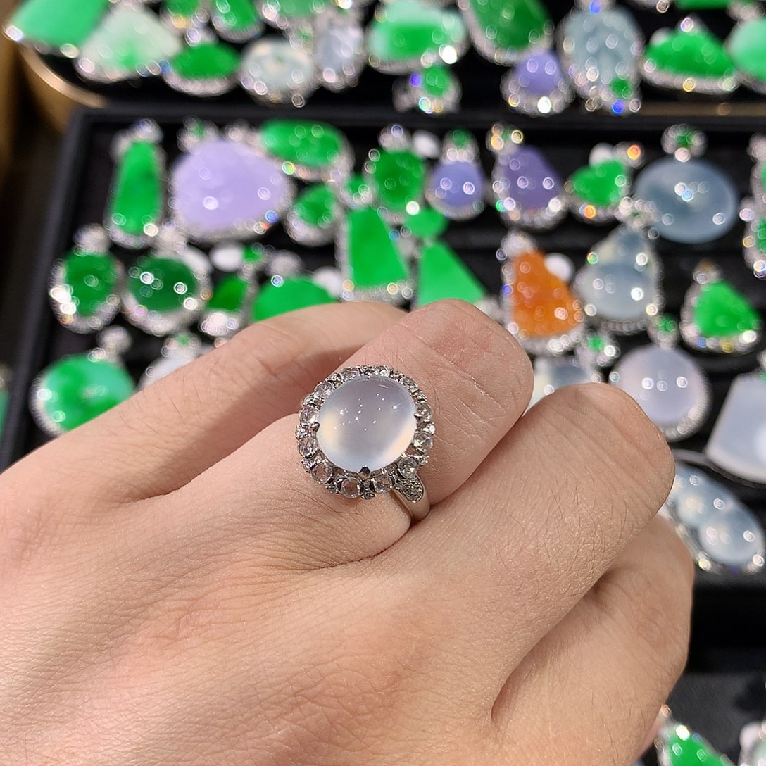 翡翠18K金镶嵌戒指