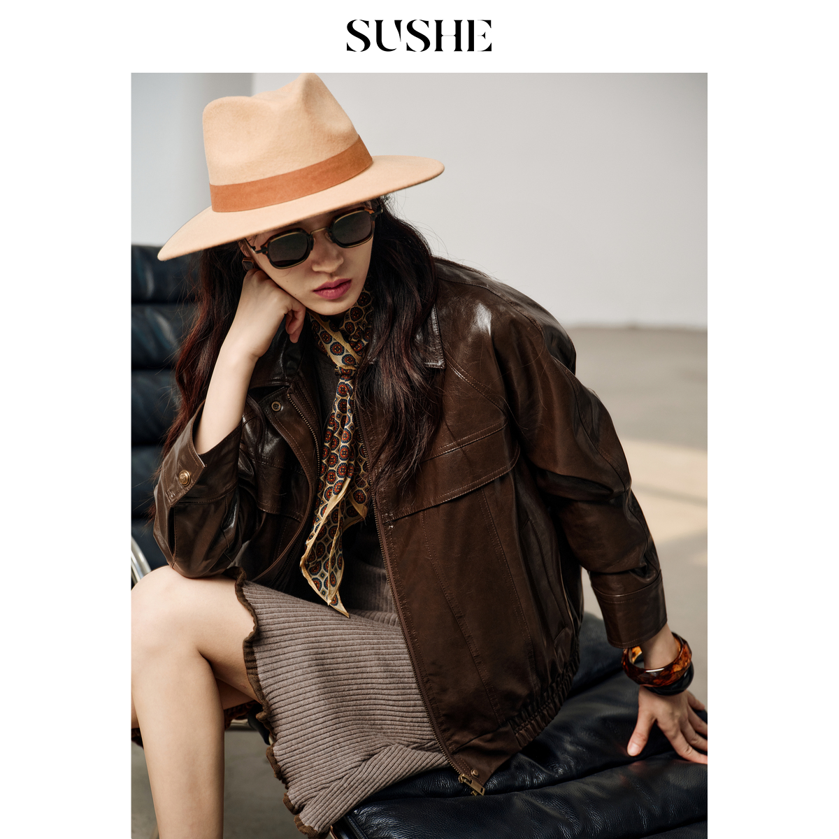 束皙SUSHE 查理士 机车风 肌理油蜡PU皮帅气宽松短款夹克外套女秋