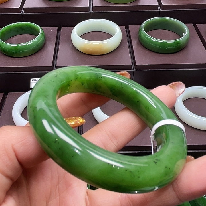 和田玉（碧玉）未镶嵌手镯