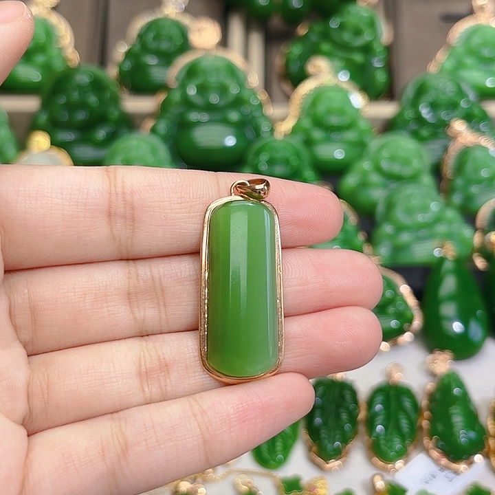 和田玉（碧玉）颈饰18K金镶嵌