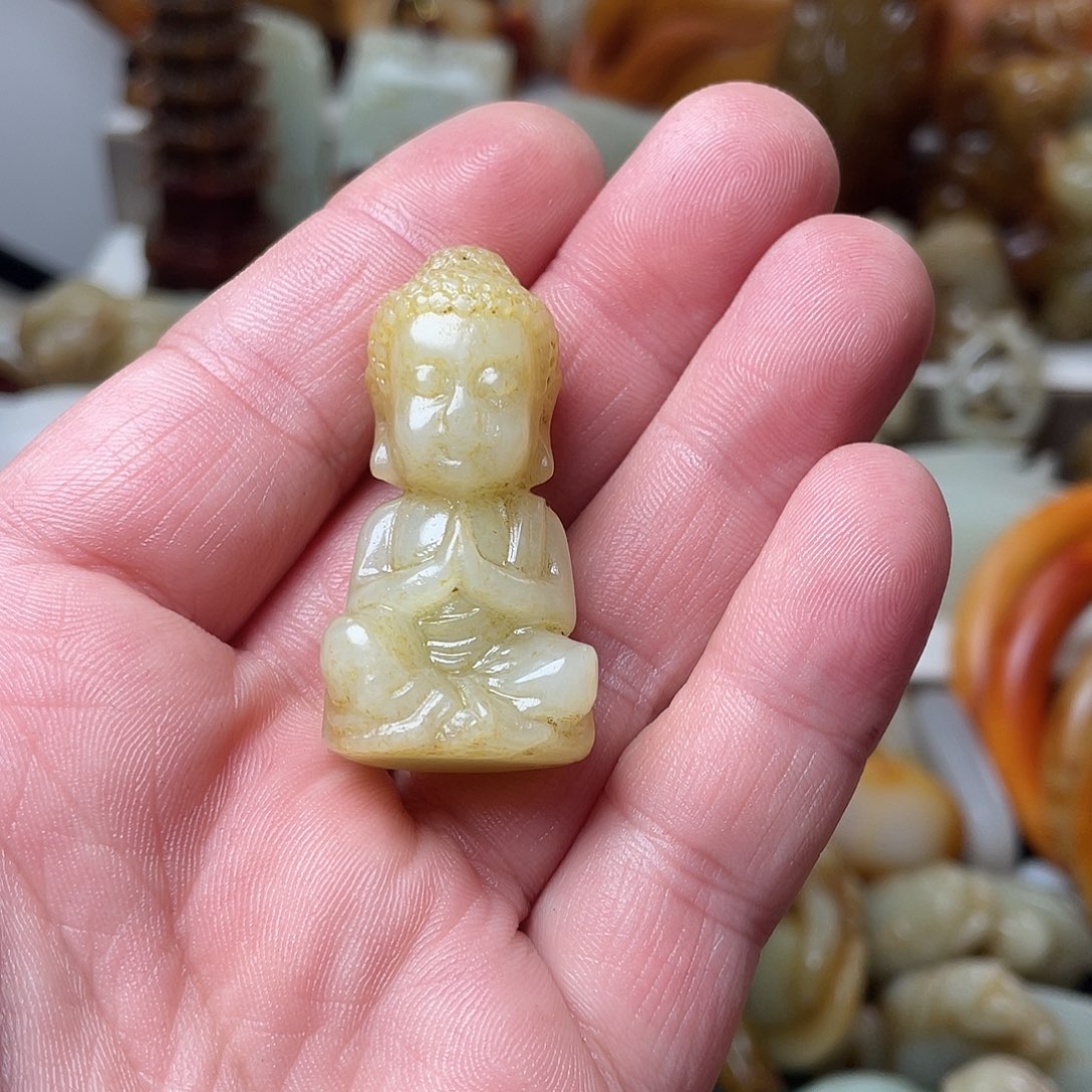 小***果和田玉未镶嵌颈饰