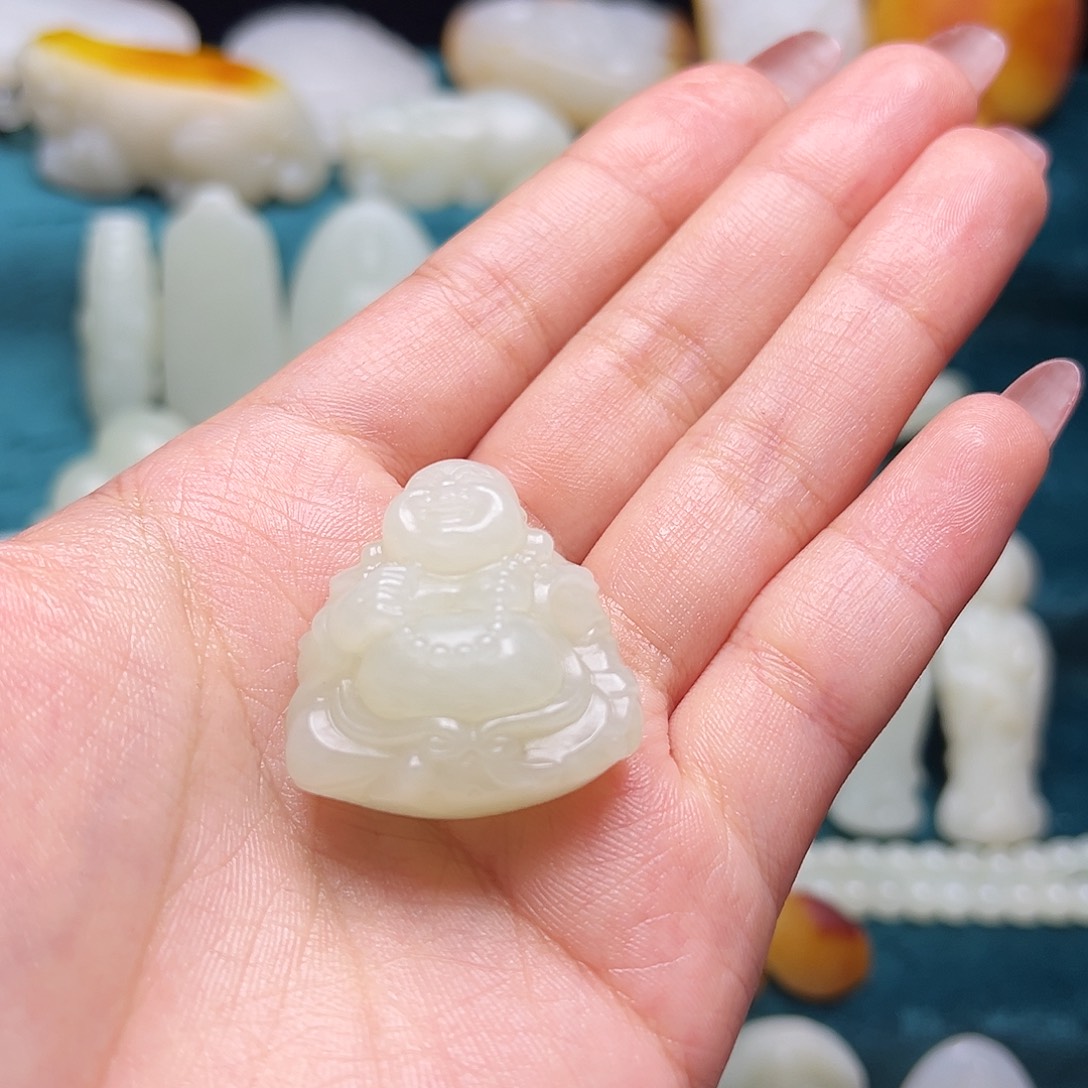 追***风和田玉未镶嵌颈饰