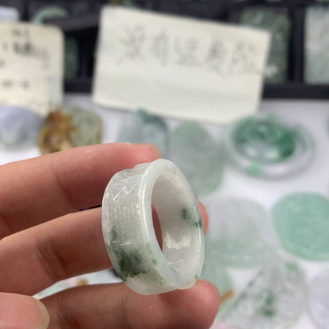 翡翠颈饰未镶嵌一
