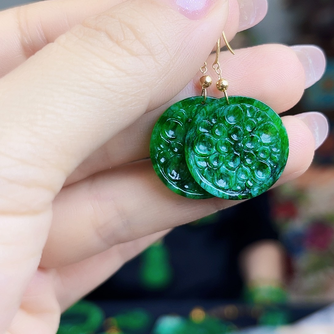 翡翠18K金镶嵌颈饰多样性