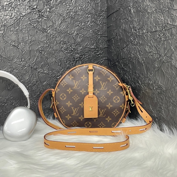 95新 LV lv老花大圆饼斜挎包