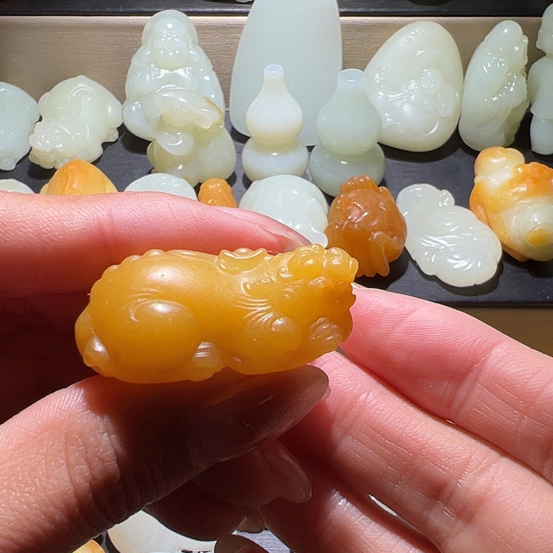 我***藏和田玉未镶嵌颈饰