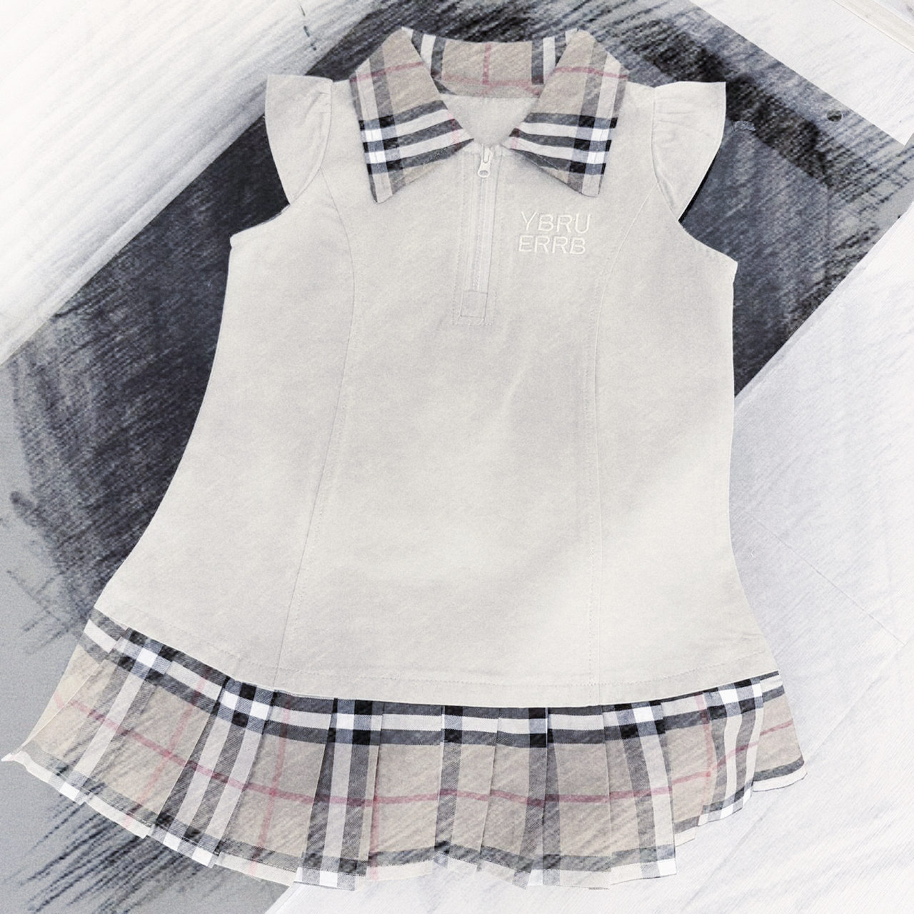 88367夏季新款女童时尚洋气经典格纹小飞袖连衣裙