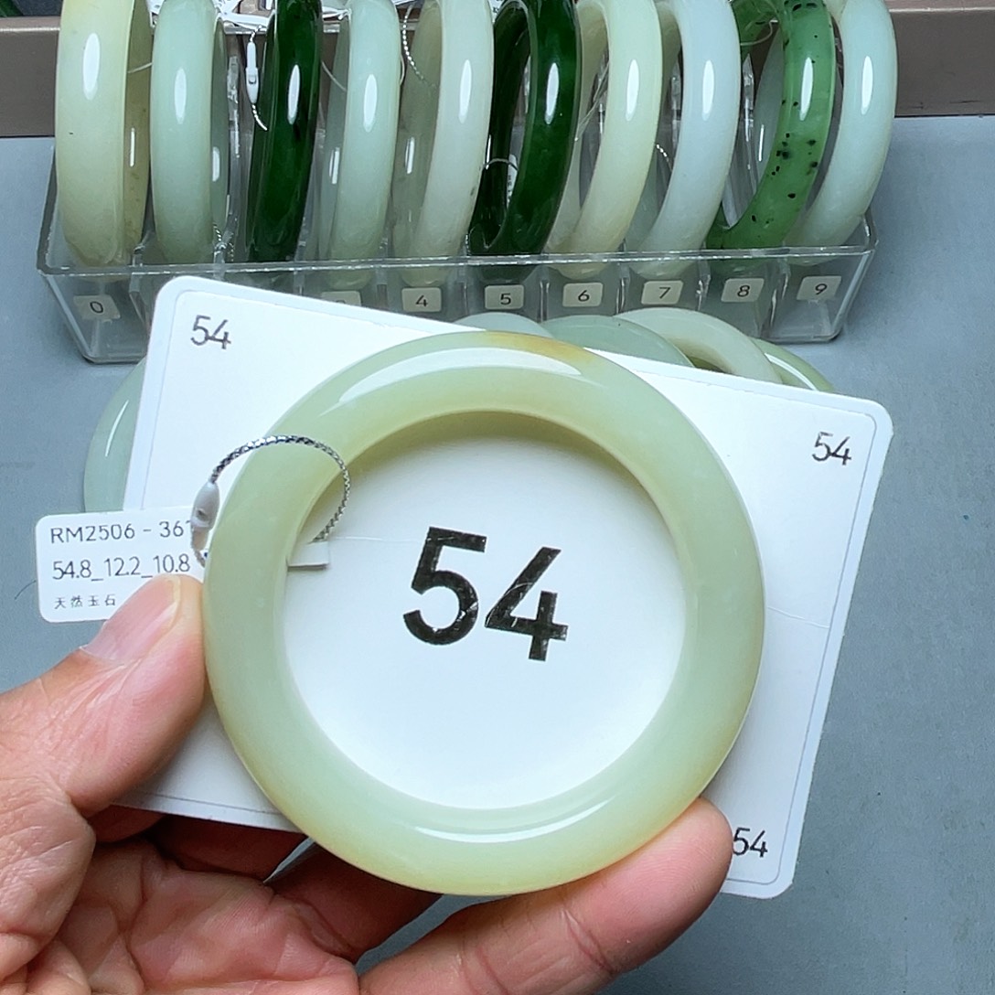 麦***芽和田玉未镶嵌手镯