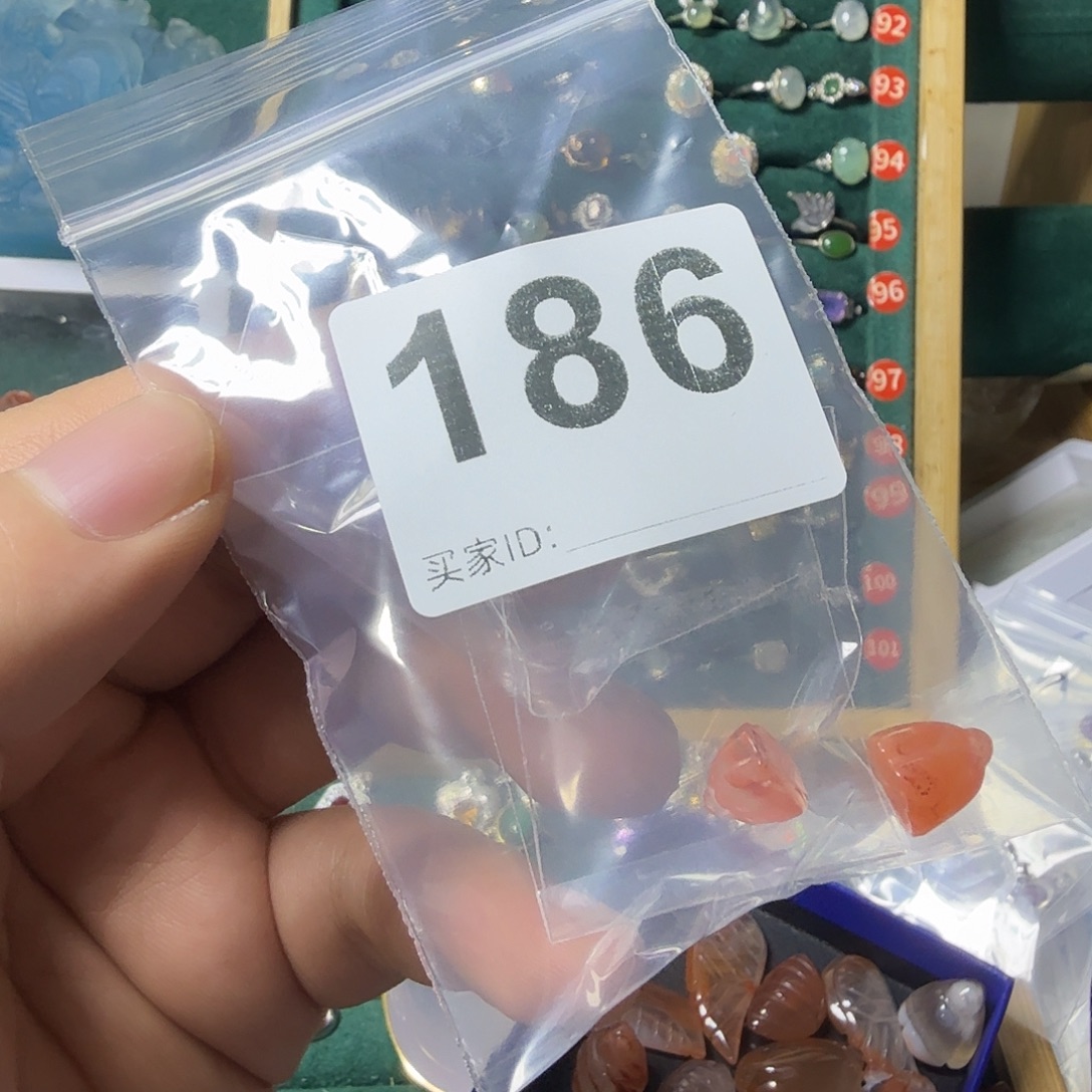 兔****南红玛瑙未镶嵌颈饰