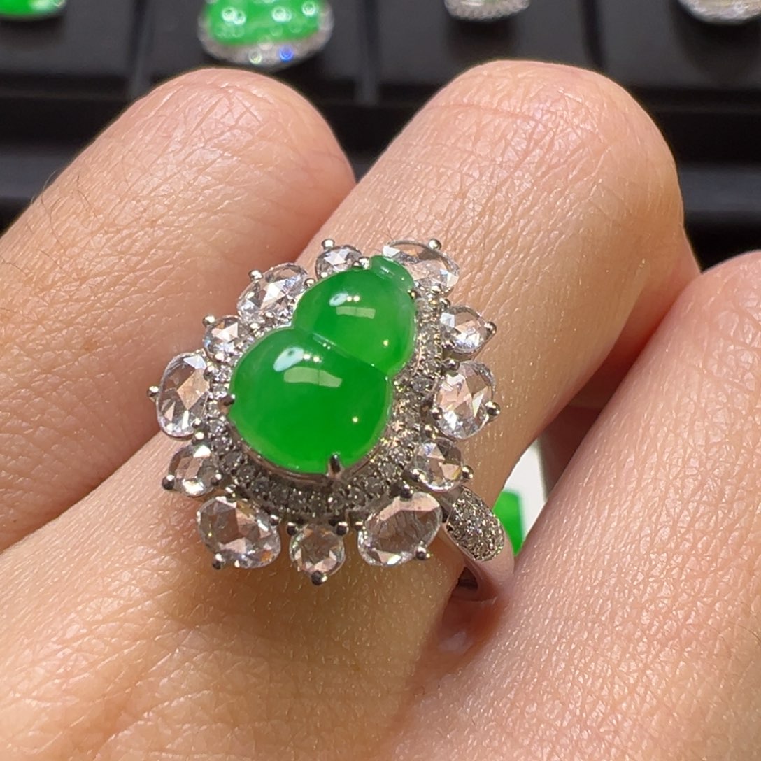 翡翠戒指18K金镶嵌翡翠
