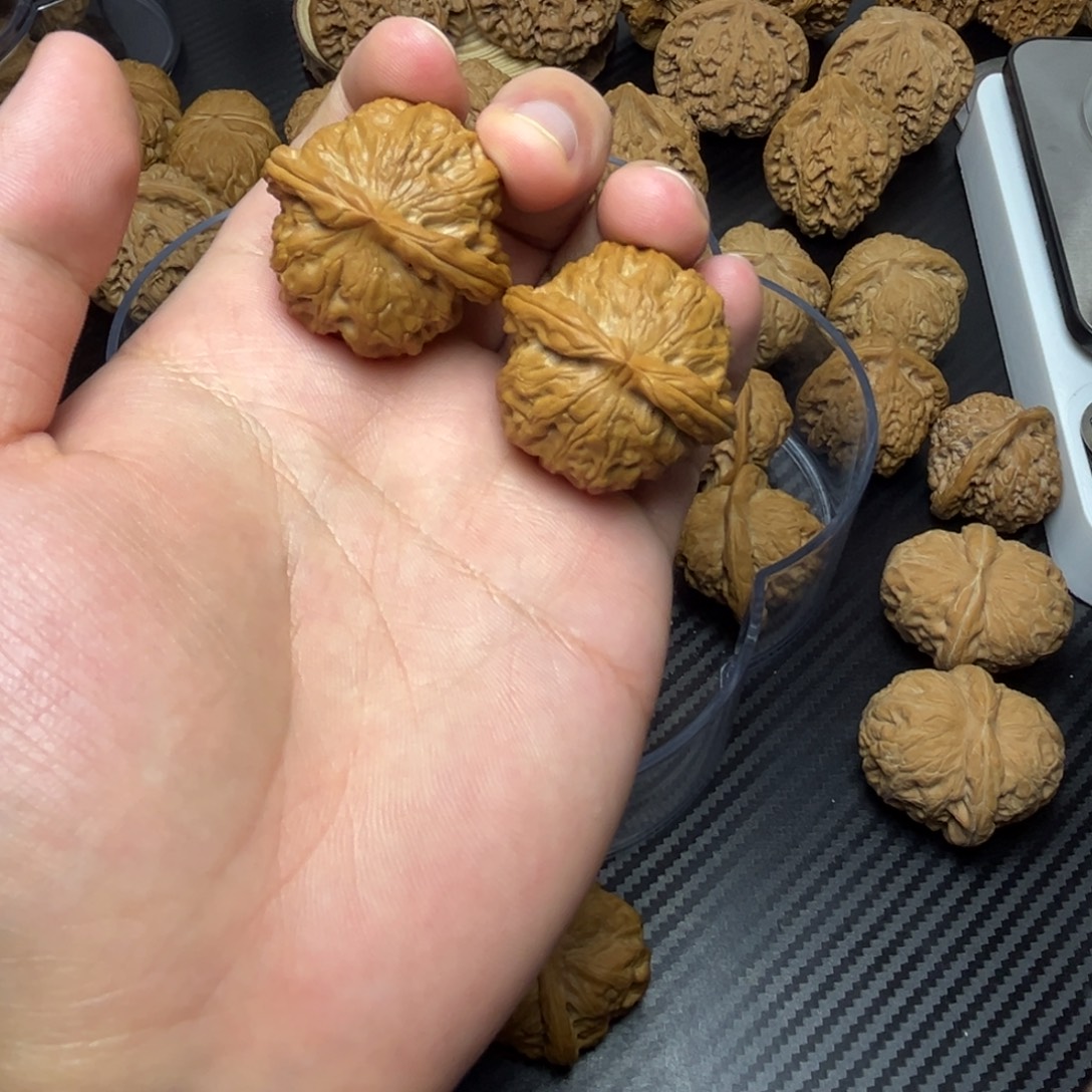 文玩核桃吊坠小金鱼